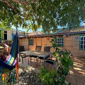 https://hostel-los-duendes-del-sur.adeje-hotels.com